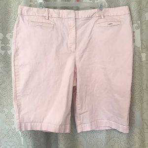 16 • Lands End Trouser Flat Front Shorts EUC